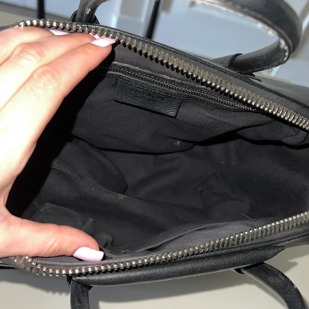 Givenchy Medium Antigona Bag | Black Leather 💘 - Picture 11 of 13
